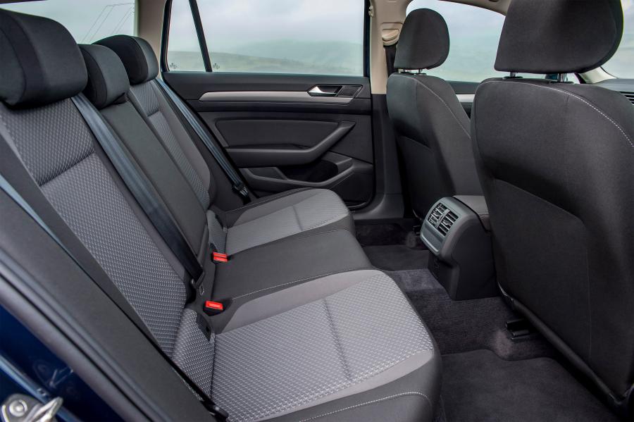 Интерьер Volkswagen Passat Estate BlueMotion 2015 года  (UK) (фото 30 из 30)